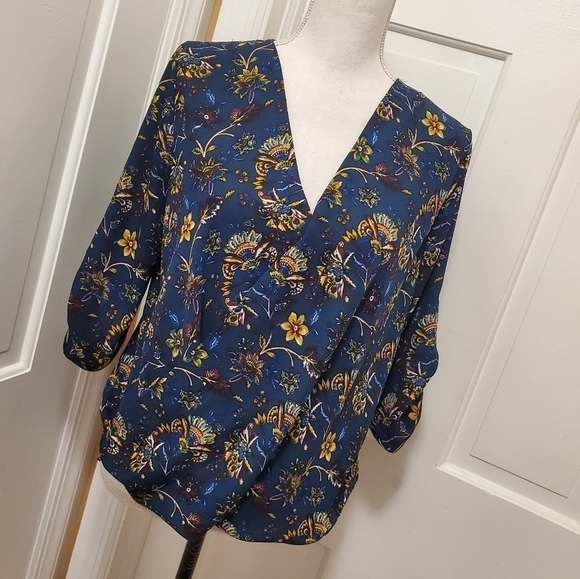 IZ Beyer Navy Floral Print Crossover Hi-Lo Blouse Size Large - Picture 1 of 9